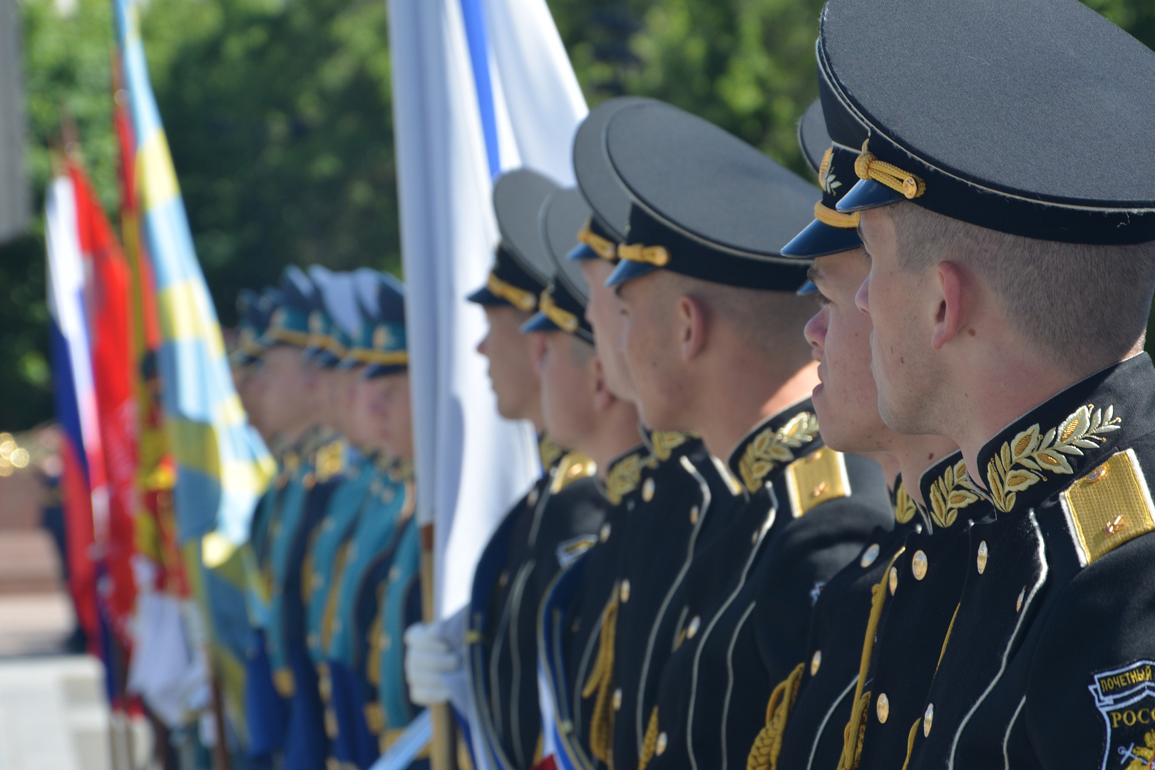 К Вечному огню на Площади Победы возложили цветы и венки. | 08.05.2024 |  Воронеж - БезФормата